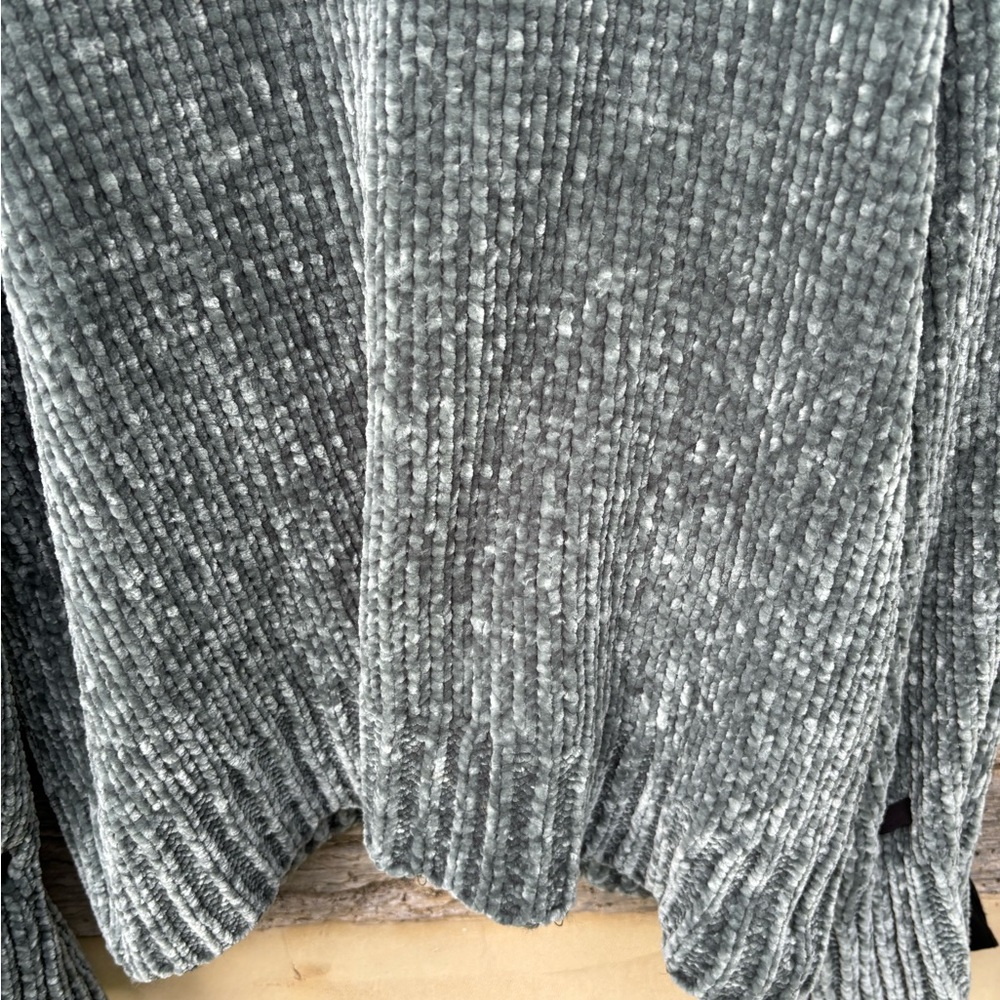 Cupio Green Ribbed Sweater with Black Bow Accents on Bell Sleeves Size L - Picture 4 of 5